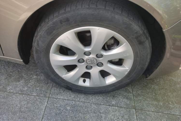 Used Buick Regal 2014 2.0L Elite Fashion Edition Right Front Wheel Hub