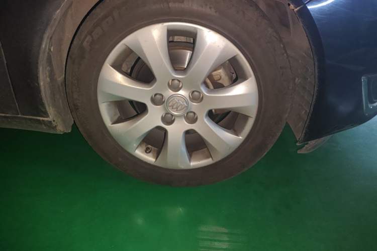 Used Buick Regal 2014 2.0L Elite Fashion Edition Right Front Wheel Hub