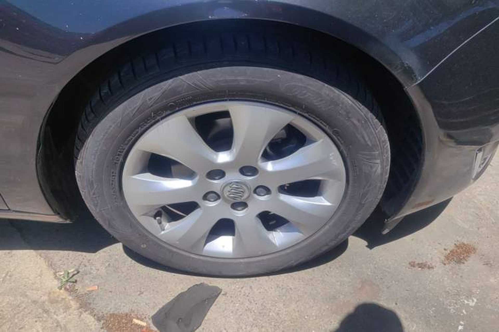 Used Buick Regal 2014 2.0L Elite Fashion Edition Right Front Wheel Hub