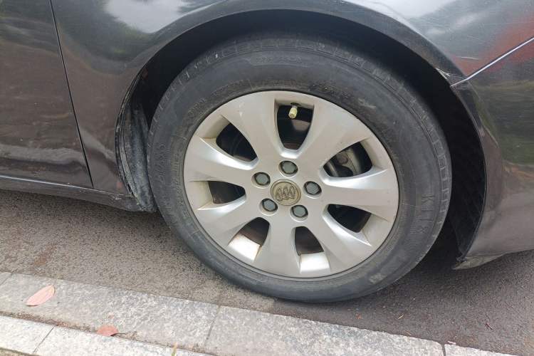 Used Buick Regal 2014 2.0L Elite Fashion Edition Right Front Wheel Hub