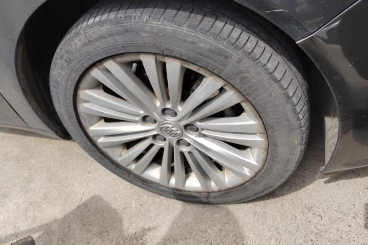 Used Buick Regal 2014 2.4L SIDI Elite Fashion Edition Right Front Wheel Hub