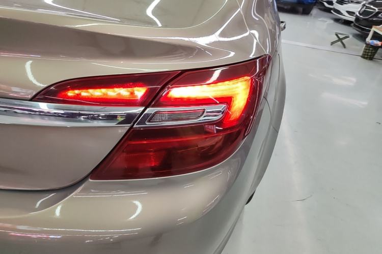 Used Buick Regal 2014 2.0L Elite Fashion Edition Right Rear Taillight