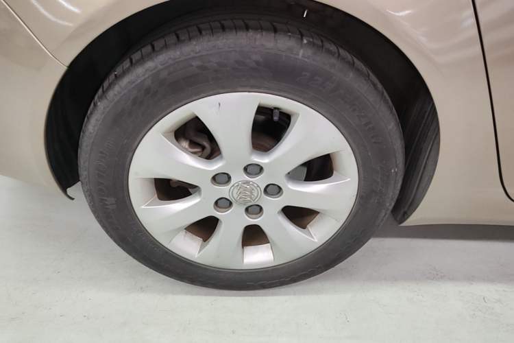Used Buick Regal 2014 2.0L Elite Fashion Edition Right Rear Wheel Hub