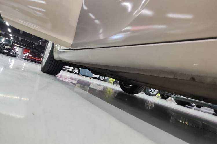 Used Buick Regal 2014 2.0L Elite Fashion Edition Right Side Sill