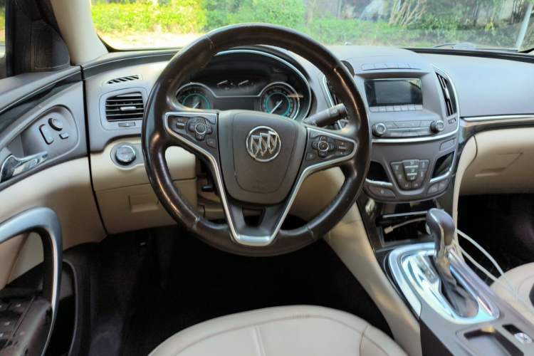 Used Buick Regal 2014 2.0L Elite Fashion Edition Steering Wheel