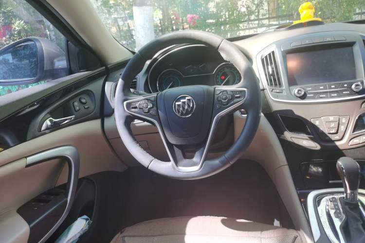Used Buick Regal 2014 2.0L Elite Fashion Edition Steering Wheel