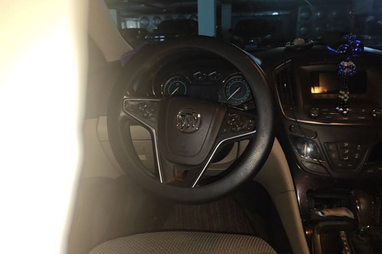 Used Buick Regal 2014 2.0L Elite Fashion Edition Steering Wheel