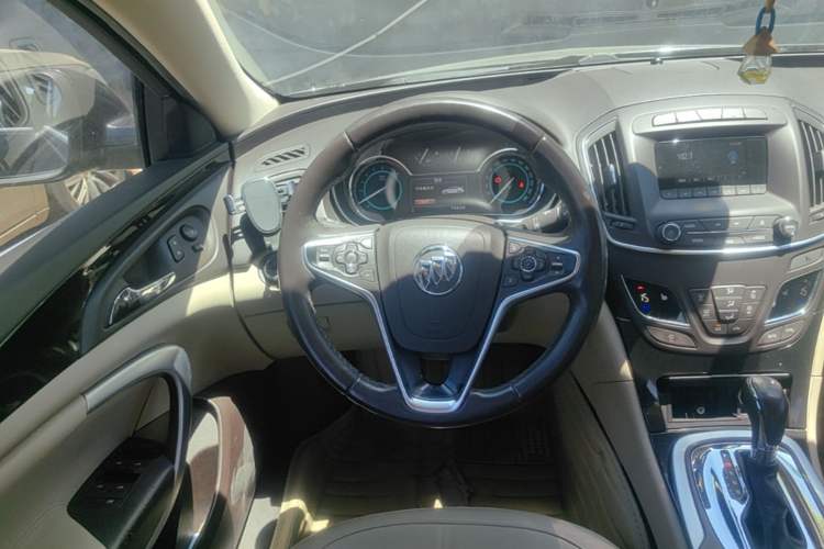 Used Buick Regal 2014 2.0L Elite Fashion Edition Steering Wheel