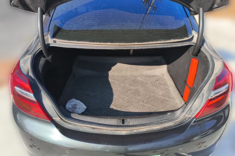 Used Buick Regal 2014 2.0L Elite Fashion Edition Trunk