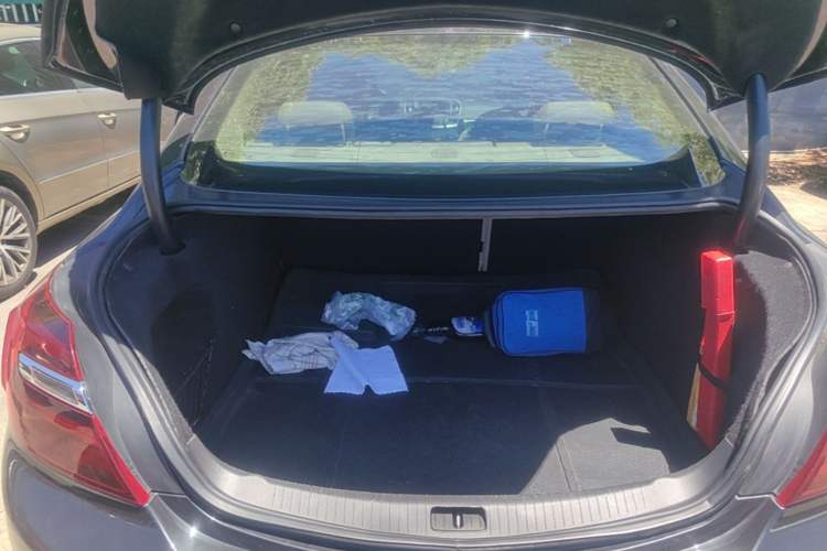 Used Buick Regal 2014 2.0L Elite Fashion Edition Trunk