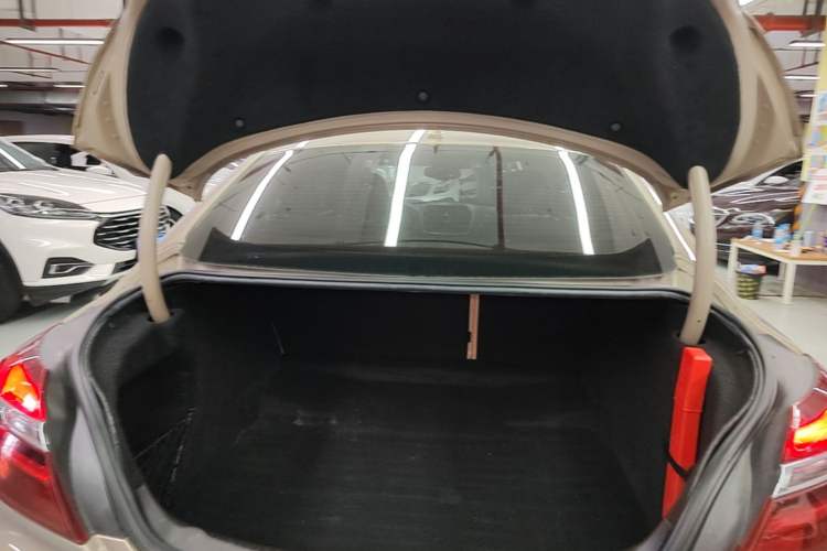 Used Buick Regal 2014 2.0L Elite Fashion Edition Trunk