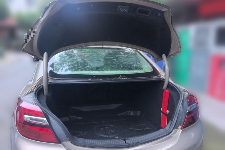 Used Buick Regal 2014 2.0L Leading Fashion Edition Trunk