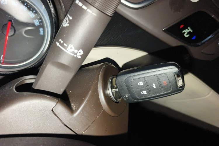 Used Buick Regal 2014 2.0L Leading Fashion Edition Vehicle Key