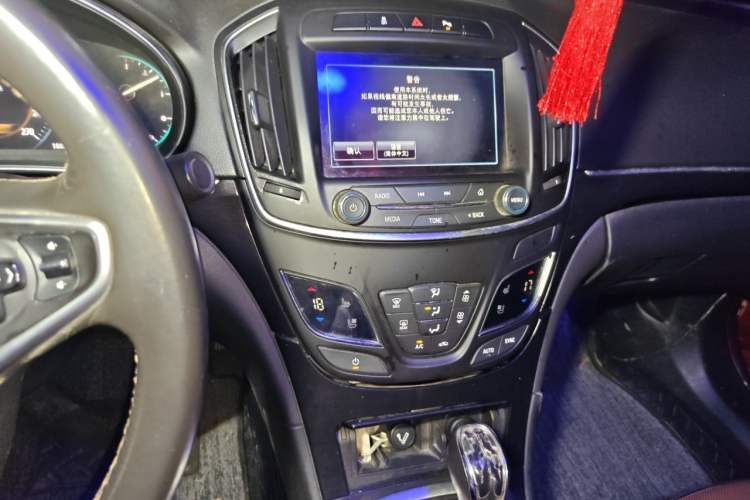 Used Buick Regal 2014 GS 2.0T Passionate Sport Edition Audio And AC Panel