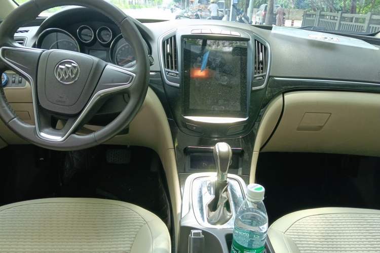 Used Buick Regal 2014 2.0L Leading Fashion Edition Center Console
