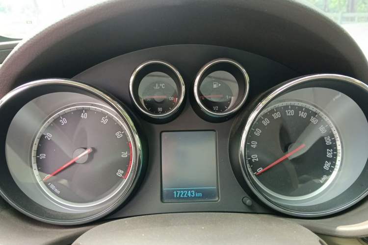 Used Buick Regal 2014 2.0L Leading Fashion Edition Instrument Cluster
