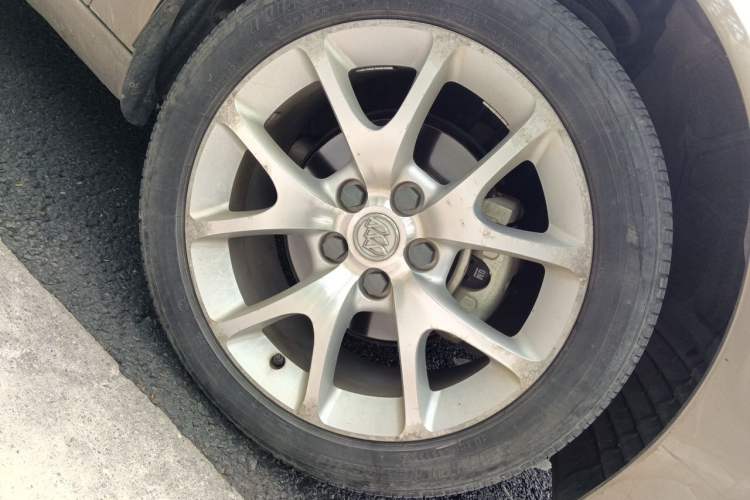 Used Buick Regal 2014 2.0L Leading Fashion Edition Right Front Wheel Hub