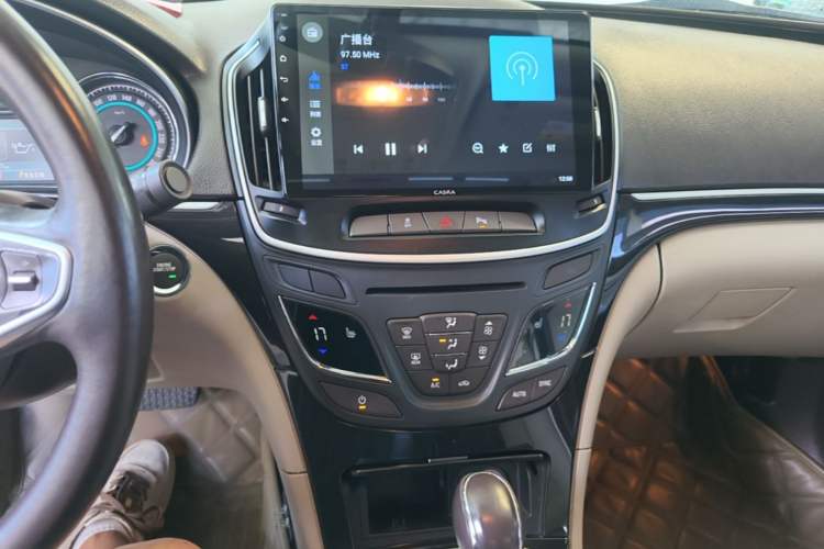Used Buick Regal 2014 2.0L Elite Fashion Edition Audio And AC Panel