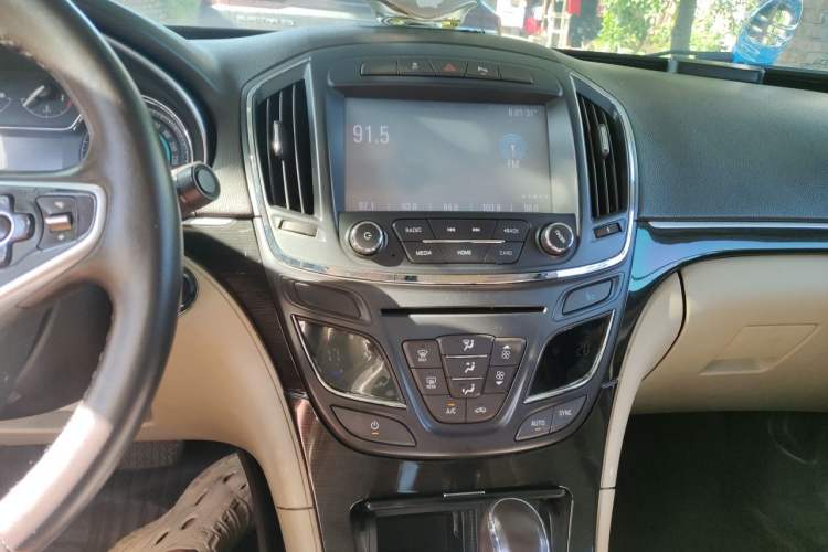 Used Buick Regal 2014 2.4L SIDI Elite Fashion Edition Audio And AC Panel