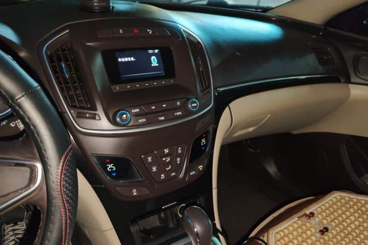 Used Buick Regal 2014 2.0L Leading Fashion Edition Audio And AC Panel