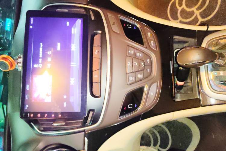 Used Buick Regal 2014 2.0L Leading Fashion Edition Audio And AC Panel