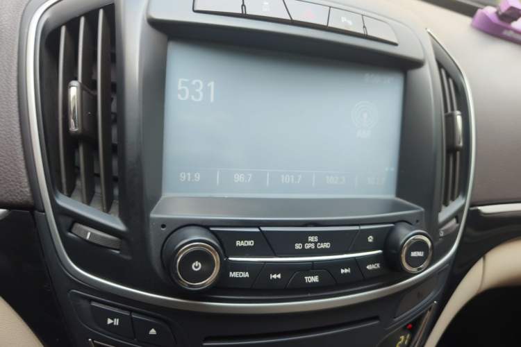 Used Buick Regal 2014 2.0L Leading Fashion Edition Audio And AC Panel