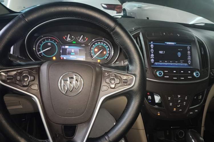 Used Buick Regal 2014 2.0L Elite Fashion Edition Center Console