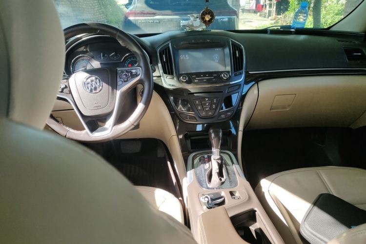 Used Buick Regal 2014 2.4L SIDI Elite Fashion Edition Center Console