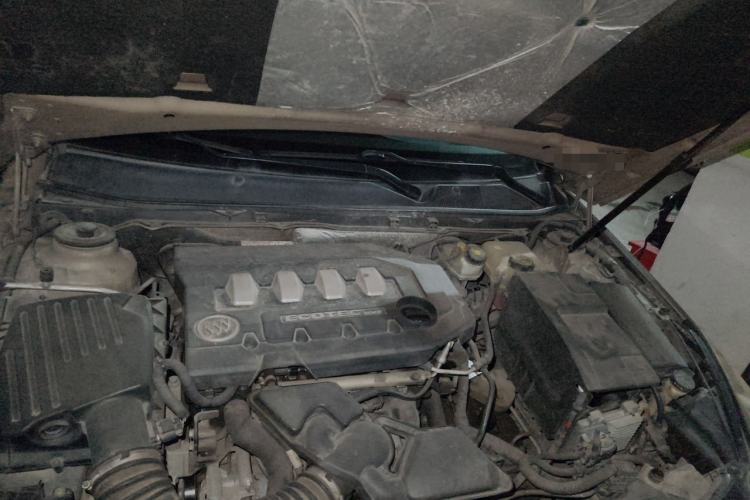 Used Buick Regal 2014 2.0L Elite Fashion Edition Engine Bay