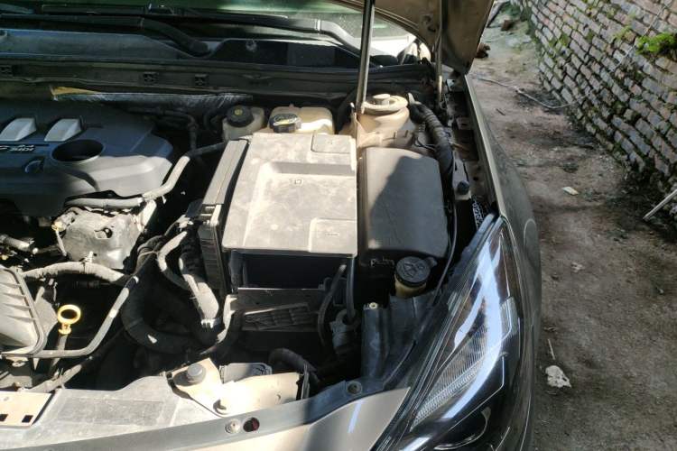 Used Buick Regal 2014 2.4L SIDI Elite Fashion Edition Engine Bay Left