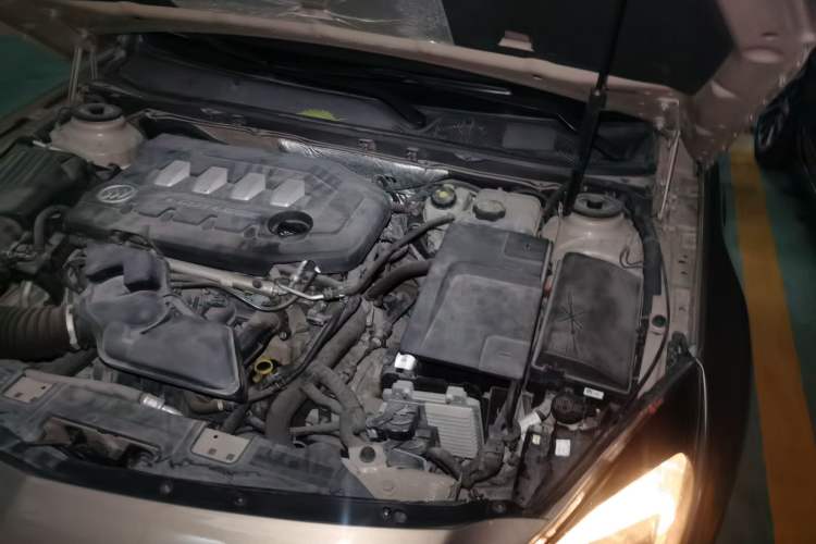 Used Buick Regal 2014 2.0L Leading Fashion Edition Engine Bay Left