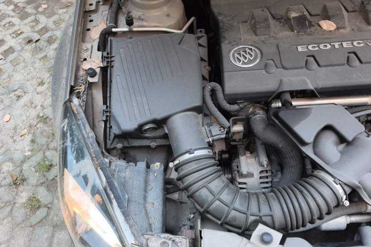 Used Buick Regal 2014 2.0L Elite Fashion Edition Engine Bay Right