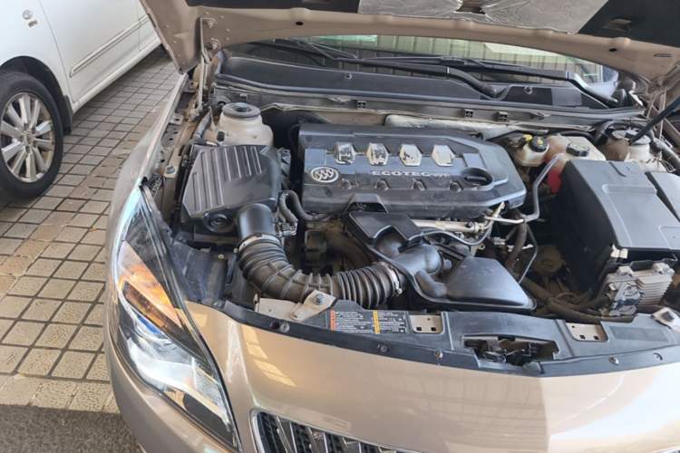 Used Buick Regal 2014 2.0L Elite Fashion Edition Engine Bay Right