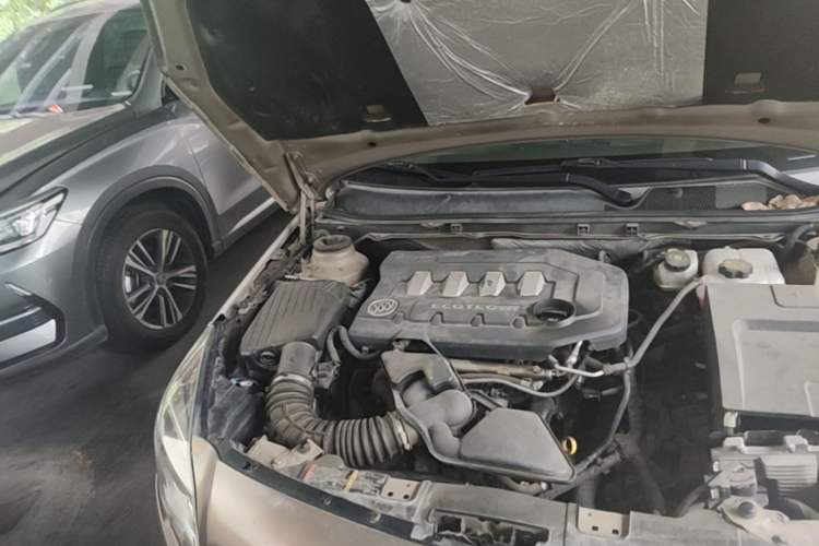 Used Buick Regal 2014 2.0L Elite Fashion Edition Engine Bay Right