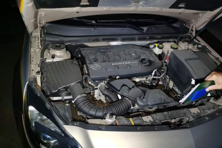 Used Buick Regal 2014 2.0L Leading Fashion Edition Engine Bay Right