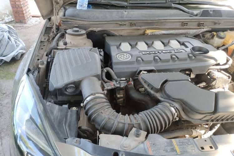 Used Buick Regal 2014 2.4L SIDI Elite Fashion Edition Engine Bay Right