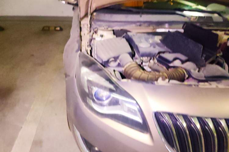 Used Buick Regal 2014 2.0L Leading Fashion Edition Engine Bay Right