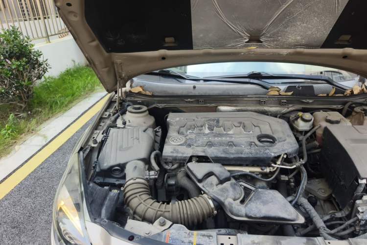 Used Buick Regal 2014 2.0L Leading Fashion Edition Engine Bay Right