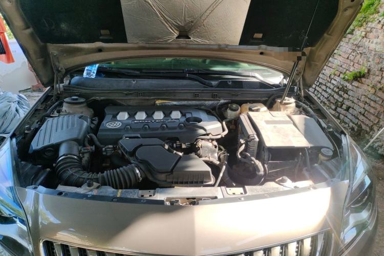Used Buick Regal 2014 2.4L SIDI Elite Fashion Edition Engine Bay