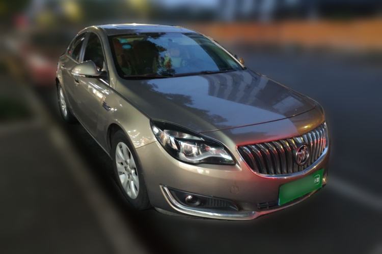 Used Buick Regal 2014 2.0L Leading Fashion Edition Front Right 45 Deg