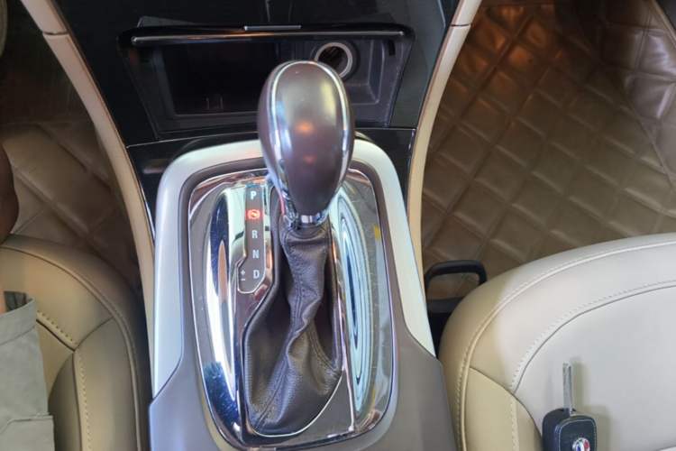 Used Buick Regal 2014 2.0L Elite Fashion Edition Gear Lever