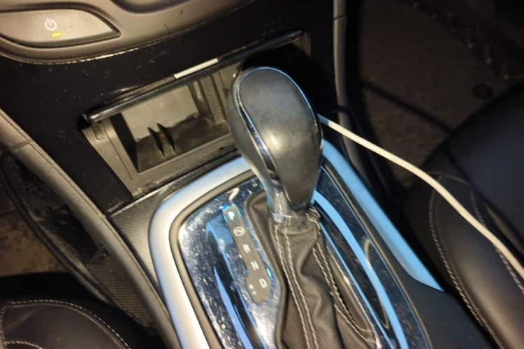 Used Buick Regal 2014 1.6T Fashionable Tech Edition Gear Lever