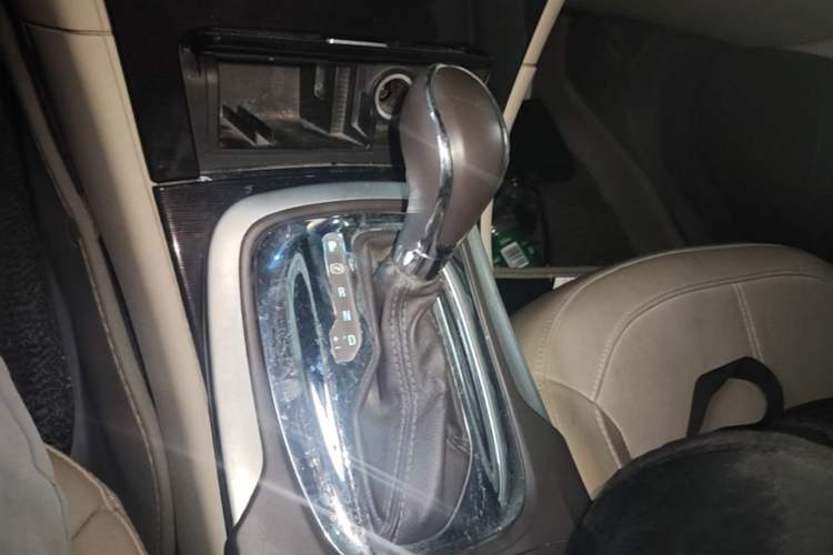 Used Buick Regal 2014 2.0L Elite Fashion Edition Gear Lever