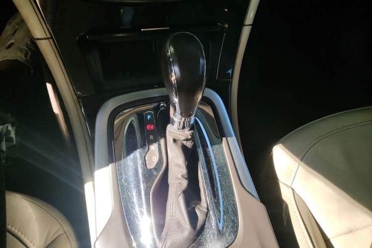 Used Buick Regal 2014 2.4L SIDI Elite Fashion Edition Gear Lever