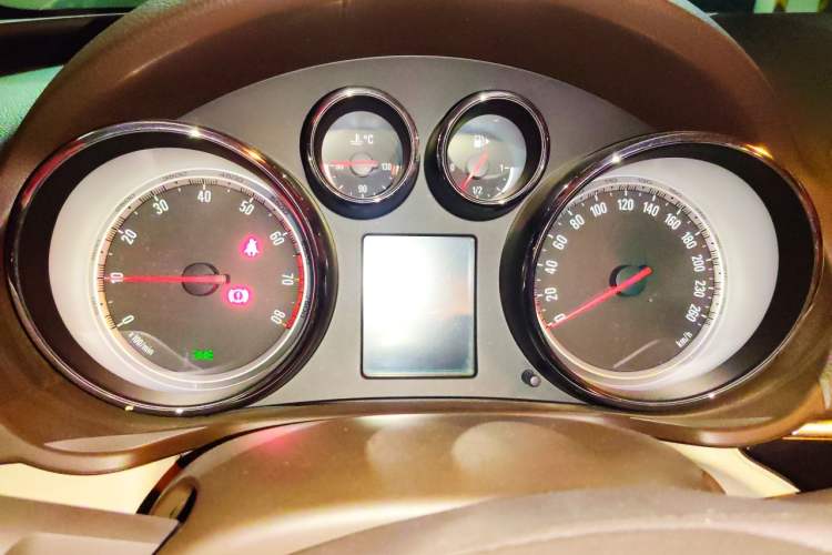 Used Buick Regal 2014 2.0L Leading Fashion Edition Instrument Cluster
