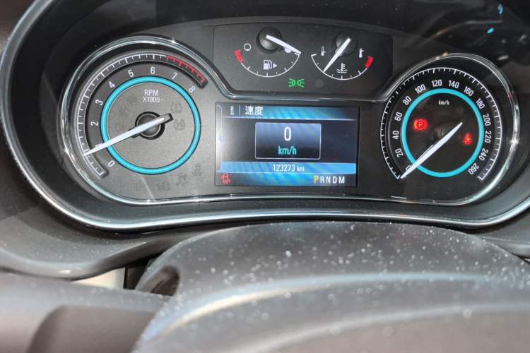 Used Buick Regal 2014 2.0L Elite Fashion Edition Odometer Close Up