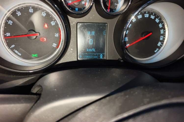 Used Buick Regal 2014 1.6T Fashionable Tech Edition Odometer Close Up