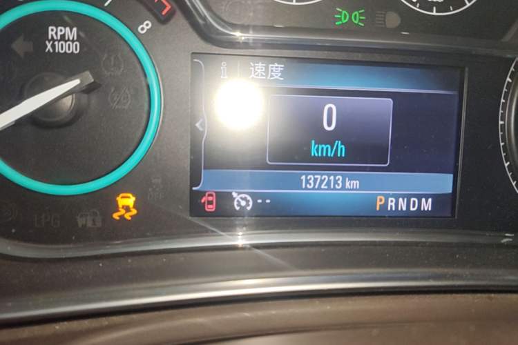 Used Buick Regal 2014 2.0L Elite Fashion Edition Odometer Close Up