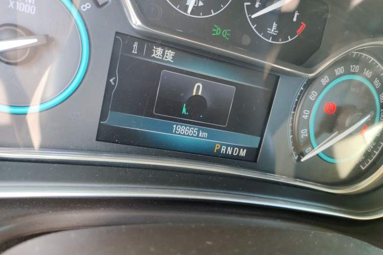 Used Buick Regal 2014 2.4L SIDI Elite Fashion Edition Odometer Close Up