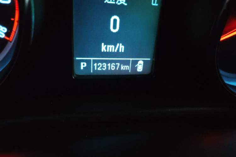 Used Buick Regal 2014 2.0L Leading Fashion Edition Odometer Close Up